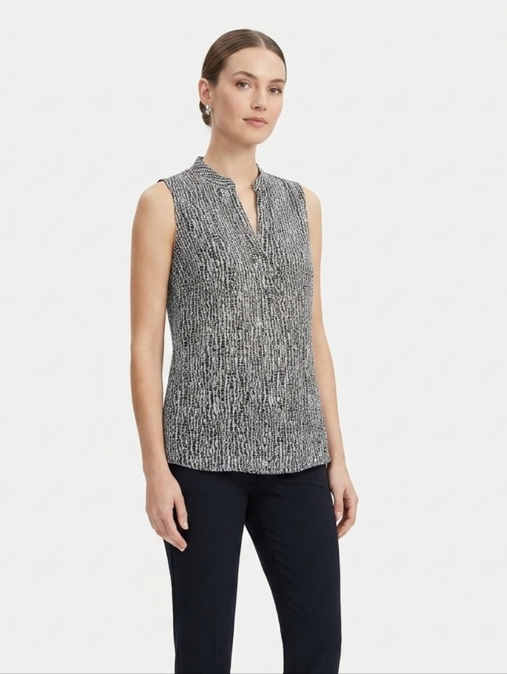 Banana Republic Black & White Sleeveless V Neck Top Minimalist Office Size 0